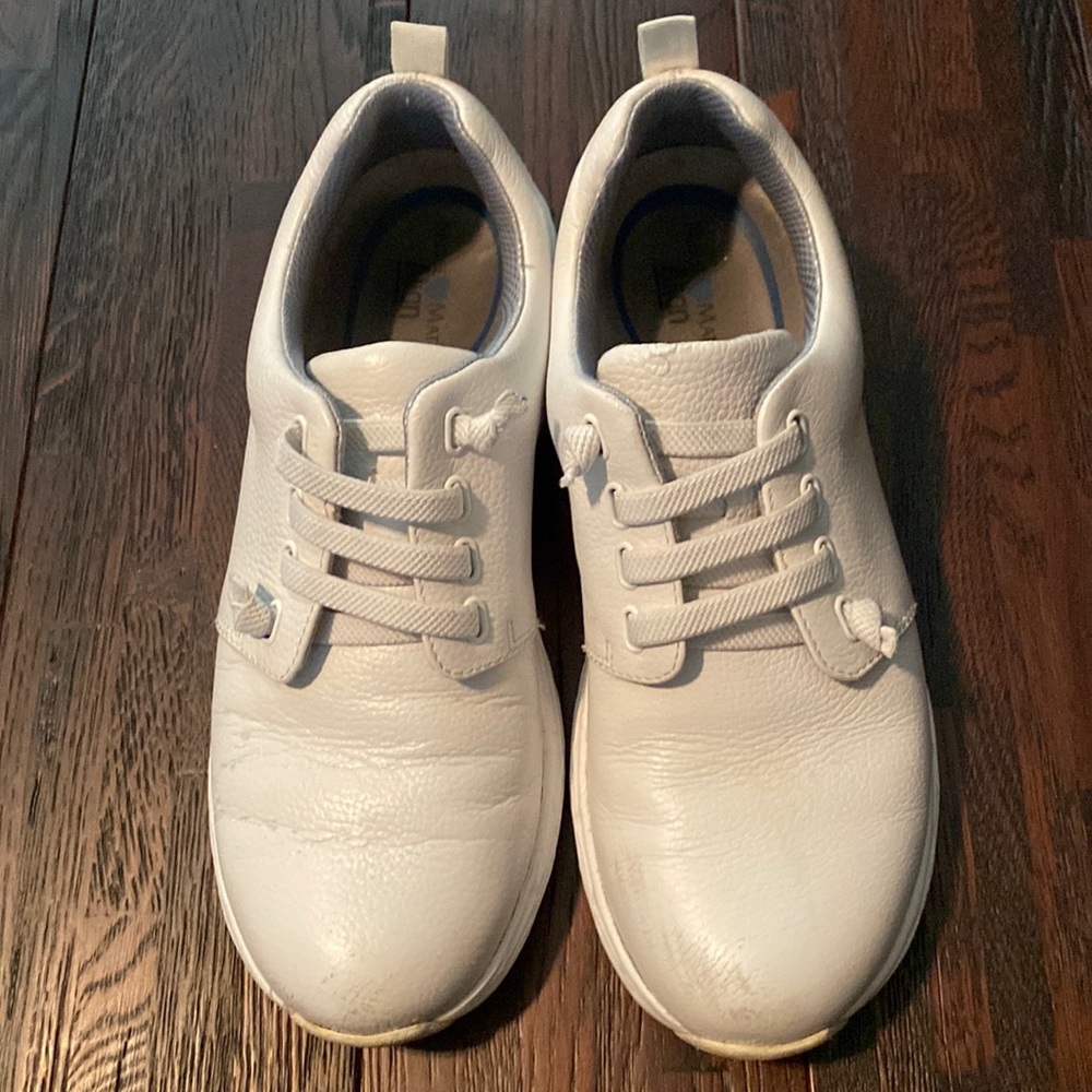 Velocity Nurse Mates leather shoes size 8